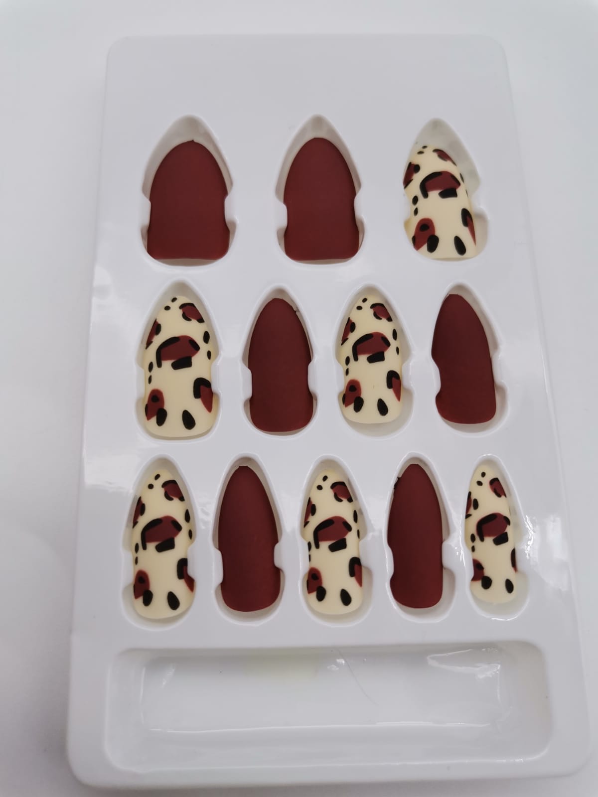 Kendinden YapışkanlıTakma Tırnak 