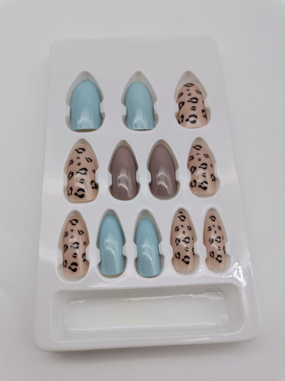 Kendinden YapışkanlıTakma Tırnak 