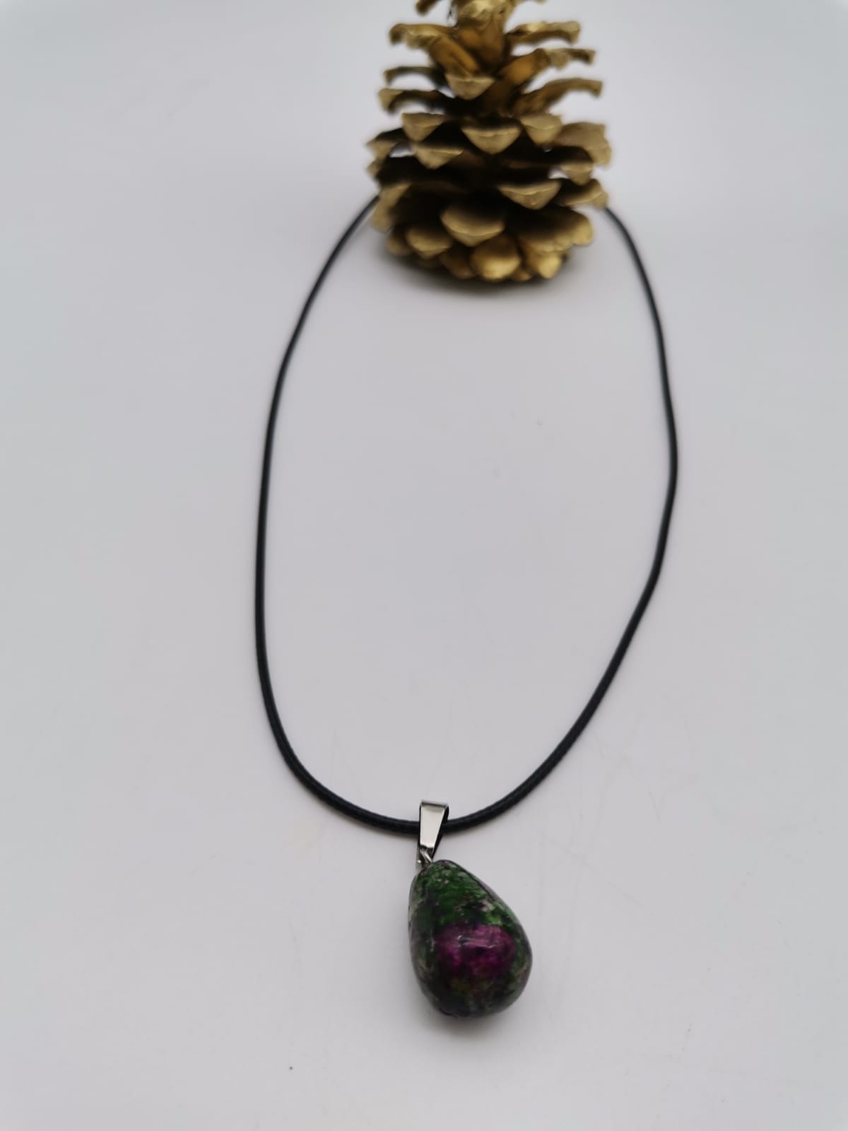 DOĞALTAŞ RUBAİN ZEOZİT KOLYE