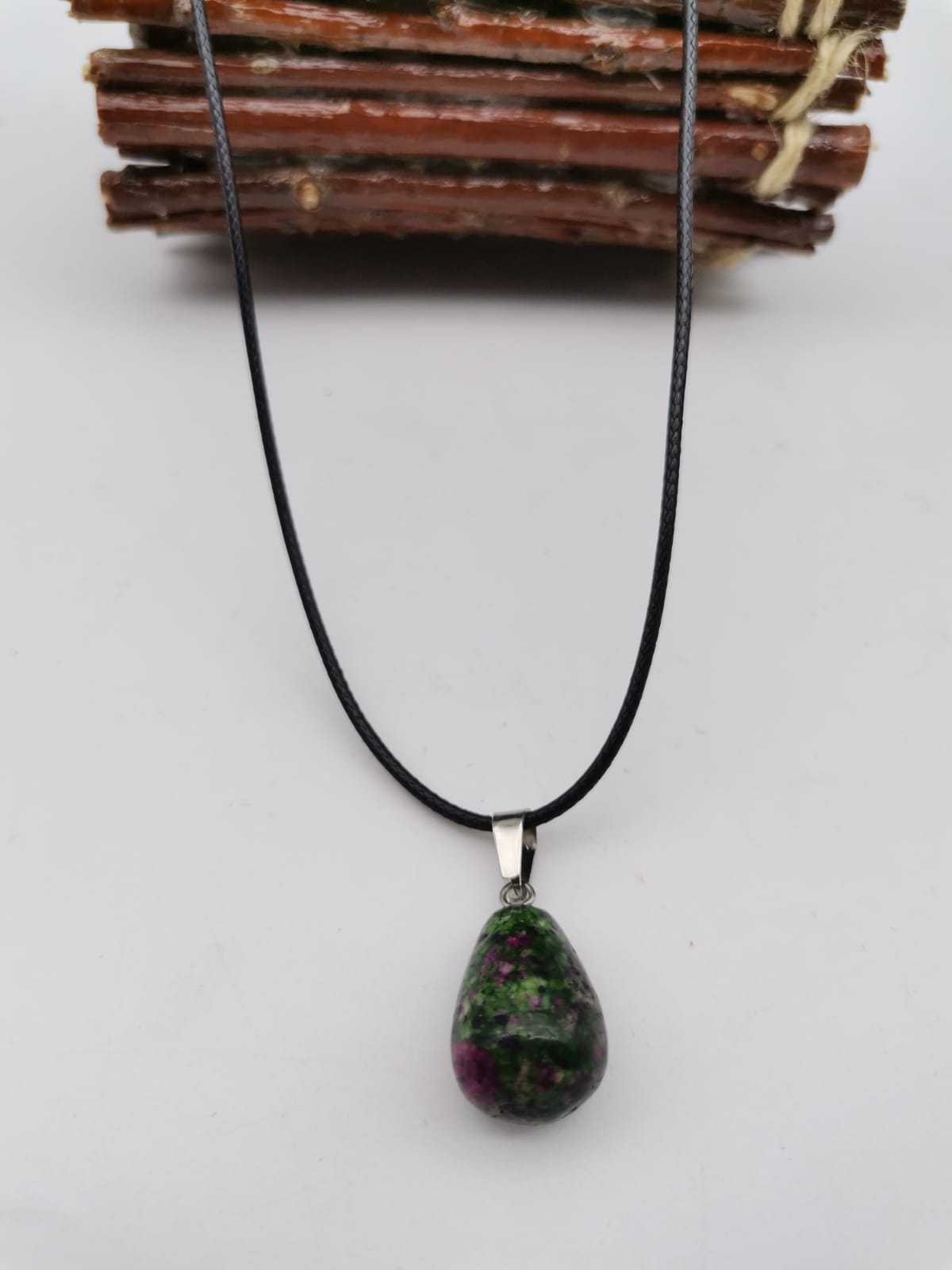 DOĞALTAŞ RUBAİN ZEOZİT KOLYE