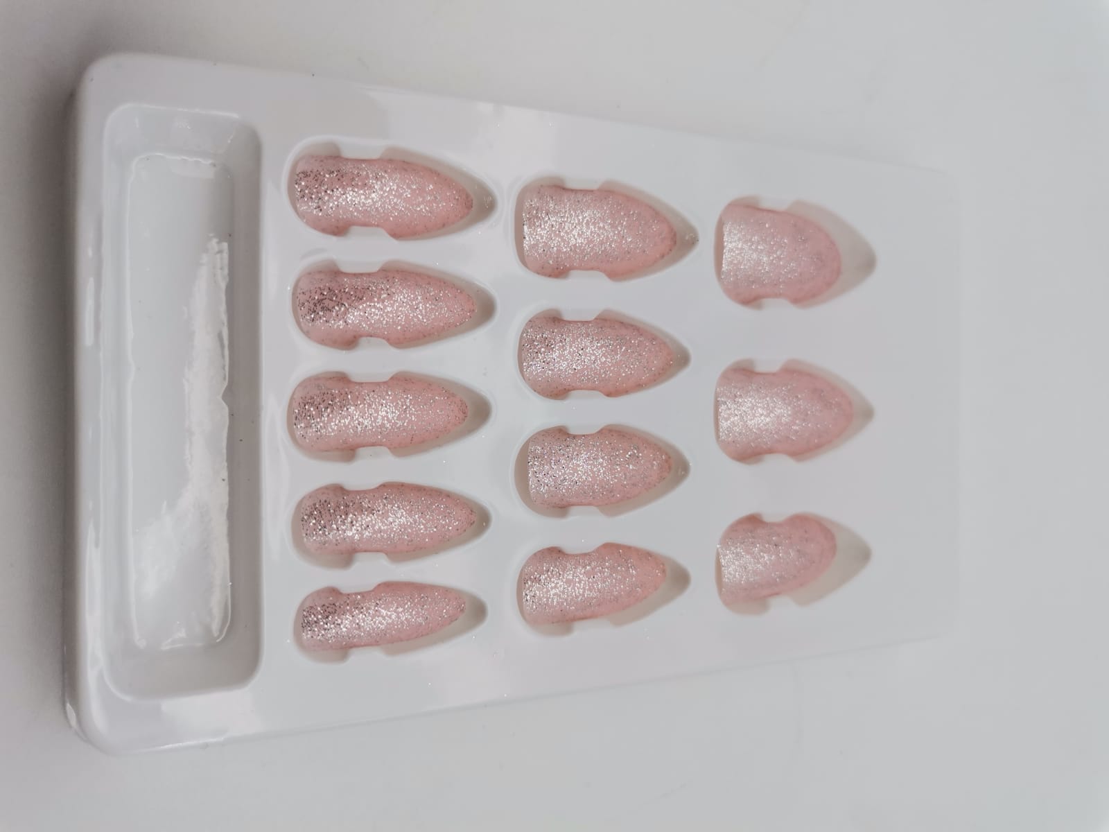 Kendinden YapışkanlıTakma Tırnak