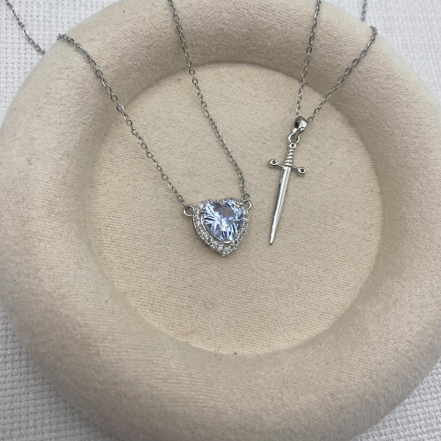 Stainless Steel Gümüş Rengi Kılıçlı Kalpli Çelik Çift Kolyesi 