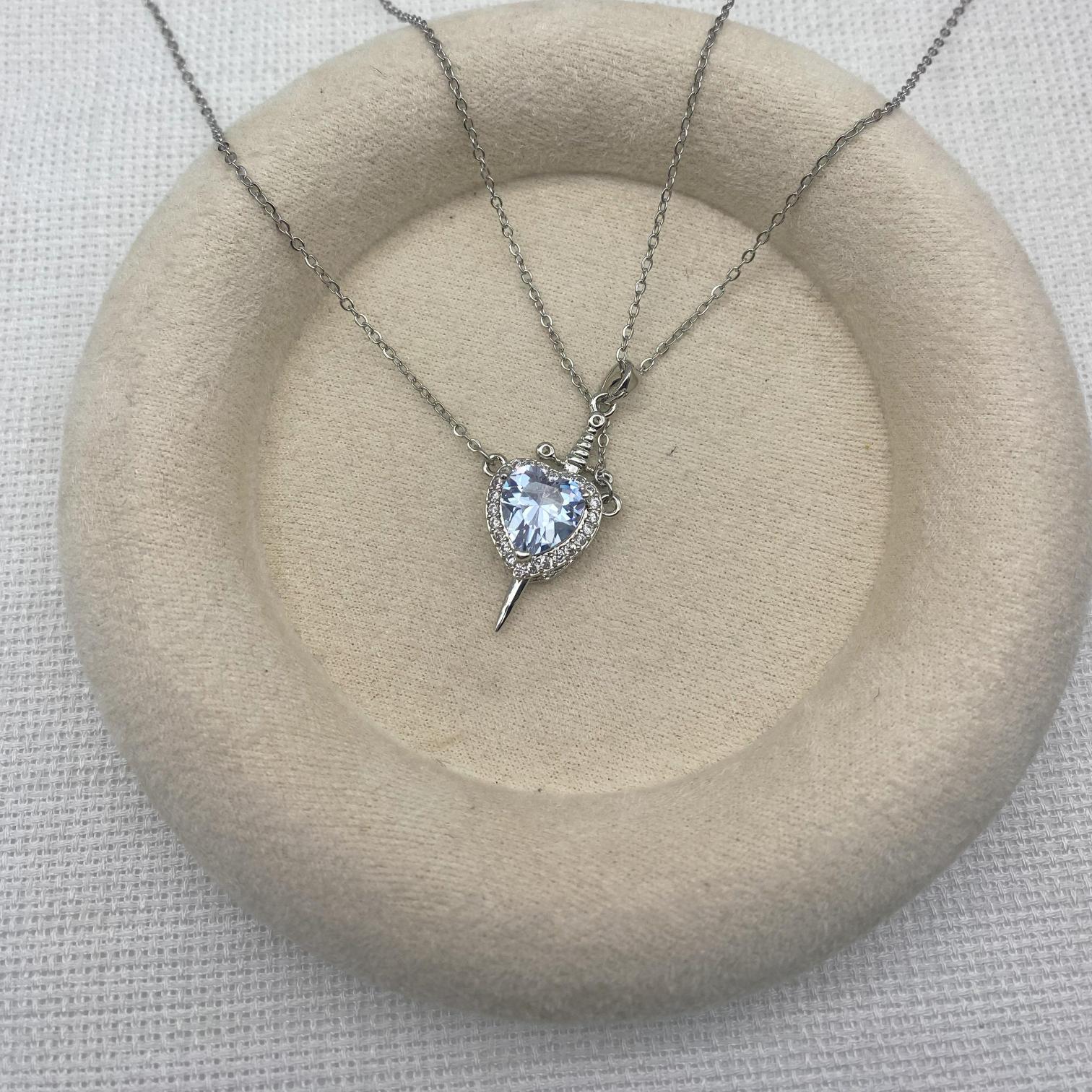 Stainless Steel Gümüş Rengi Kılıçlı Kalpli Çelik Çift Kolyesi 