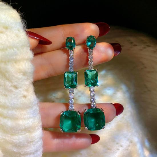 Zirkon Taşlı Küpe