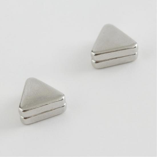 Stainless Steel Üçgen Figürlü Gümüş Rengi Mıknatıslı Çelik Erkek Küpe