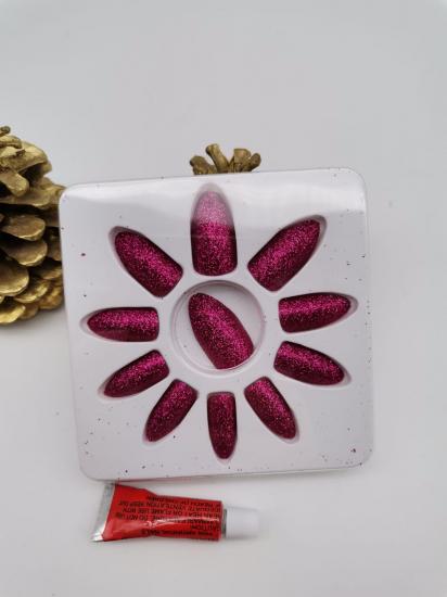 Kendinden YapışkanlıTakma Tırnak